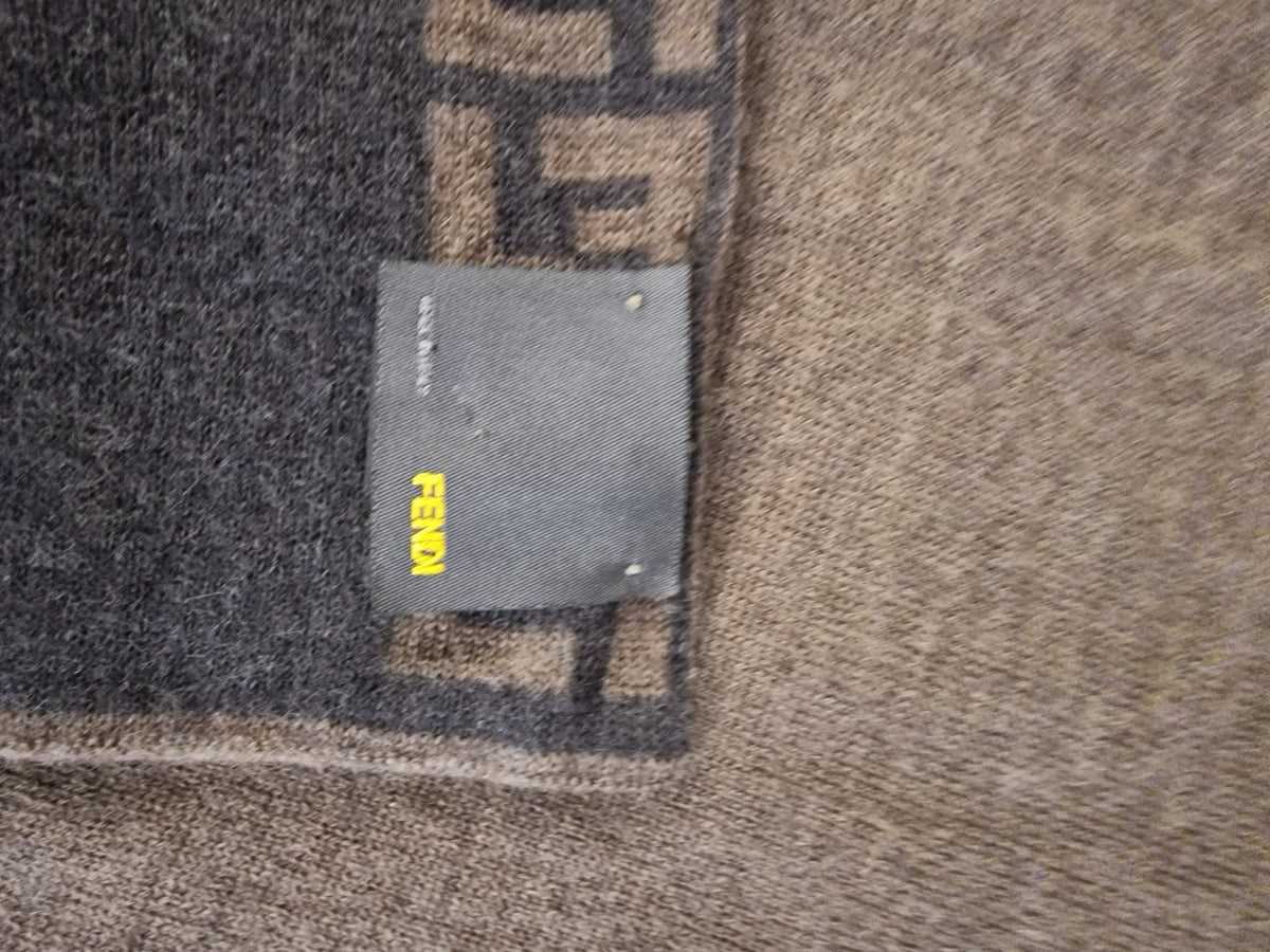 Stola Fendi